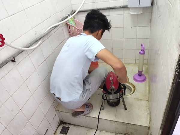 淮阳肥皂掉到马桶里把马桶堵住了怎么办？马桶堵住了怎么办