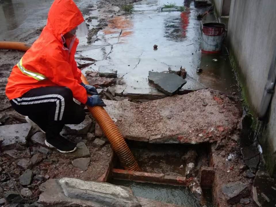 淮阳专业清理污水池 炜誉市政以规范流程守护城市 “肠道”